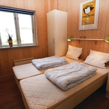 4 Bedroom Amazing In Holiday home