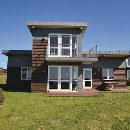 4 Bedroom Amazing In Holiday home *